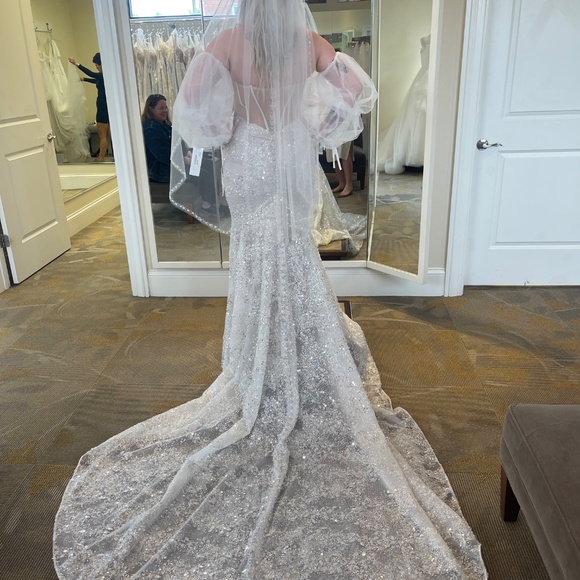 Essense of Australia Gown - Picture 4 of 4